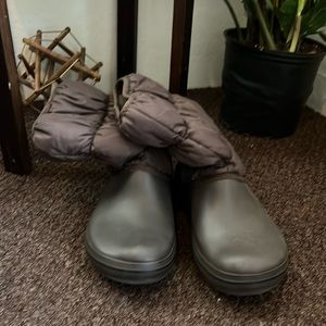 Crocs Winter Puff Women's Size 8 Brown Pull On Rubber Puffer Winter Boots 14614